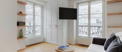 Télévision, chaîne hi-fi