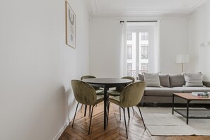 Interior - Blueground | Batignolles, near shops & markets (Paris)