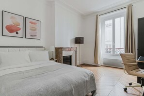 2 bedrooms, iron/ironing board, WiFi, bed sheets - Blueground | Batignolles, near shops & markets (Paris)