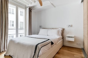 1 bedroom, iron/ironing board, WiFi, bed sheets - Blueground | Les Halles, walk to Eiffel Tower (Paris)