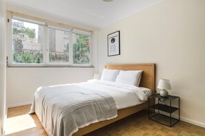 3 habitaciones, tabla de planchar con plancha, wifi y ropa de cama 