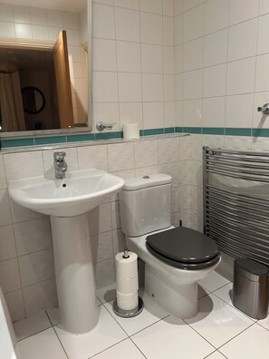 Handtücher, Seife, Toilettenpapier