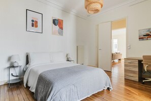 2 chambres, fer et planche à repasser, Wi-Fi, draps fournis