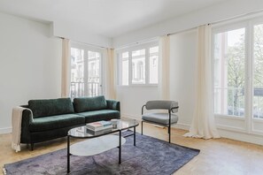 TV, stereo - Blueground | Pereire, elevator, near Porte Mailot (Paris)