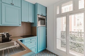 Fridge, microwave, oven, stovetop