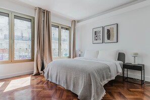 3 quartos, ferros/tábuas de passar roupa, Wi-Fi, roupa de cama