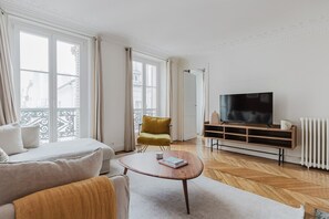 Fernseher, Stereoanlage