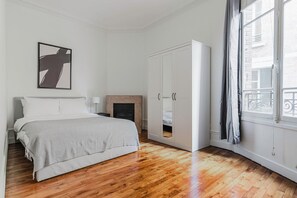 3 bedrooms, iron/ironing board, WiFi, bed sheets - Blueground | Notre-Dame-des-Champs, nr dining (Paris)