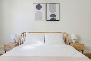 3 bedrooms, iron/ironing board, WiFi, bed sheets