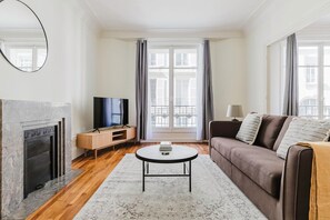 TV, stereo - Blueground | Notre-Dame-des-Champs, nr dining (Paris)