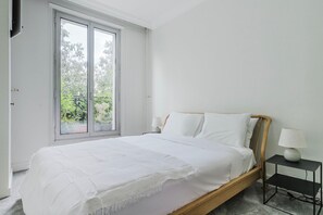 3 bedrooms, iron/ironing board, WiFi, bed sheets - Blueground | Le Marais-St-Paul, nr shops & river (Paris)