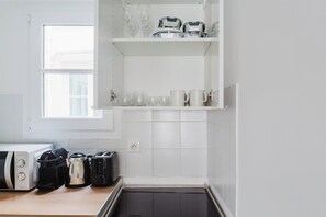 Fridge, microwave, oven, stovetop - Blueground | Saint Germain des Pres, near garden (Paris)