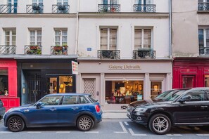 Exterior - Blueground | Saint Germain des Pres, near garden (Paris)