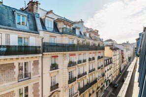Balcony - Blueground | Monceau, elev & washer, near garden (Paris)