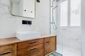 Hair dryer, towels - Blueground | Monceau, elev & washer, near garden (Paris)
