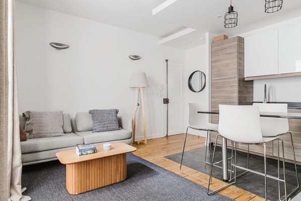 Fernseher, Stereoanlage