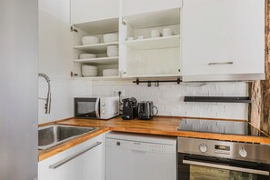 Fridge, microwave, oven, stovetop - Blueground | Bastille-Charonne, washer (Paris)