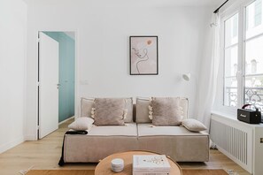 Télévision, chaîne hi-fi