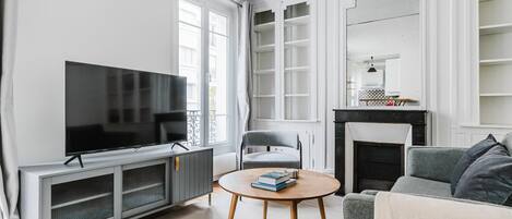 Télévision, chaîne hi-fi