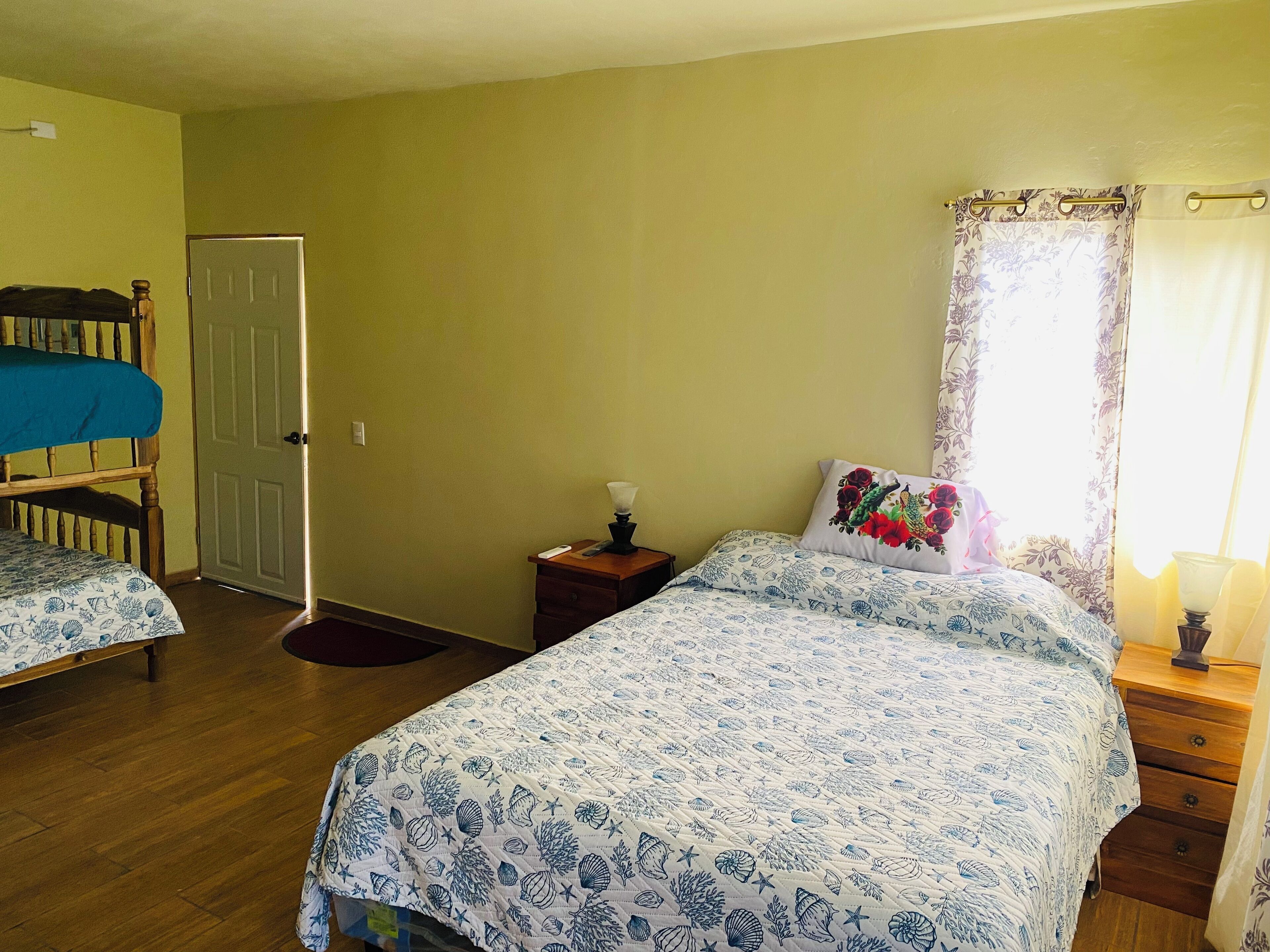 4 habitaciones, wifi gratis y ropa de cama 