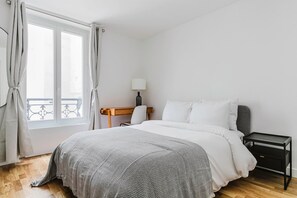 2 bedrooms, iron/ironing board, WiFi, bed sheets - Blueground | Ternes, fully furnished & equipped (Paris)