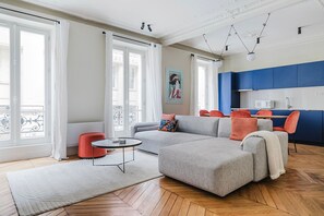 TV, stereo - Blueground | Saint Germain des Pres, nr garden (Paris)