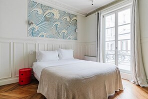 3 bedrooms, iron/ironing board, WiFi, bed sheets - Blueground | Saint Germain des Pres, nr garden (Paris)