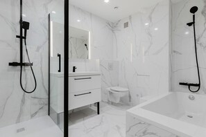 Séchoir à cheveux, serviettes fournies