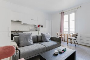 TV, stereo - Blueground | Champ de Mars, near Eiffel Tower (Paris)