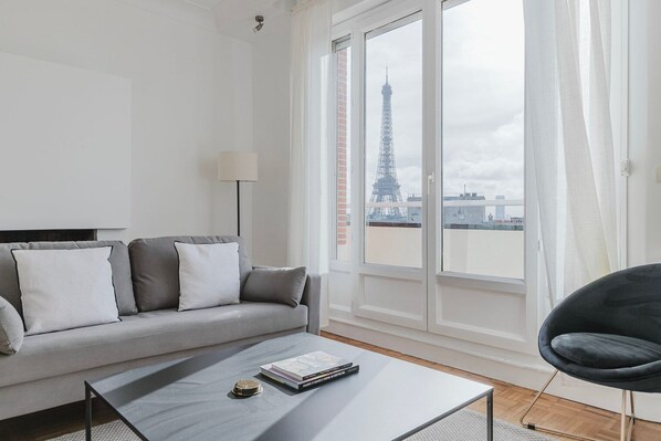 TV, stereo - Blueground | Trocadero, washer, nr embassies (Paris)