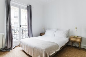 1 slaapkamer, een strijkplank/strijkijzer, wifi, beddengoed