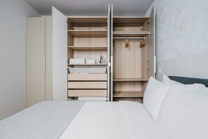 1 bedroom, iron/ironing board, WiFi, bed sheets - Blueground | Le Marais, washer, nr Seine & shops (Paris)