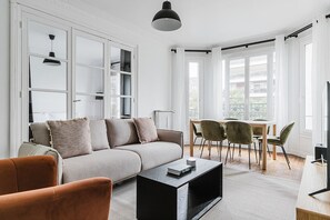 Fernseher, Stereoanlage