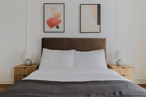 2 bedrooms, iron/ironing board, WiFi, bed sheets - Blueground | Batignolles 2bd apartment (Paris)
