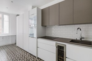 雪櫃、微波爐、焗爐、爐具