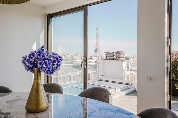 Dining - Blueground | La Muette, balcony, nr landmarks (Paris)