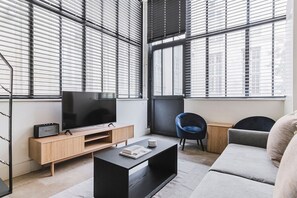 Télévision, chaîne hi-fi