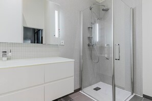 Hair dryer, towels - Blueground | Le Marais, washer, nr Seine & shops (Paris)