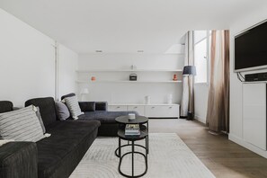 Fernseher, Stereoanlage