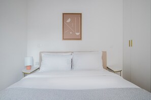 1 bedroom, iron/ironing board, WiFi, bed sheets - Blueground | Le Marais, washer, nr Seine & shops (Paris)