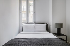 2 bedrooms, iron/ironing board, WiFi, bed sheets - Blueground | Passy, elevator & w/d, nr shops (Paris)
