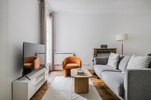 Fernseher, Stereoanlage