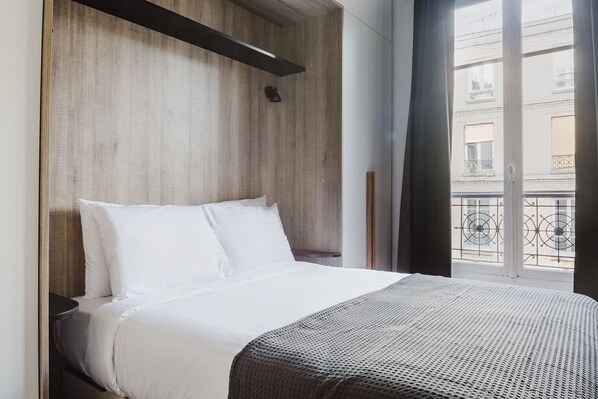 1 bedroom, iron/ironing board, WiFi, bed sheets - Blueground | Abbesses, elevator, nr Sacré Coeur (Paris)