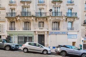 Exterior - Blueground | Abbesses, elevator, nr Sacré Coeur (Paris)