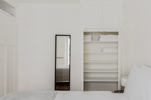 2 chambres, fer et planche à repasser, Wi-Fi, draps fournis