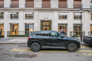 Property grounds - Blueground | Champs Elysees, doorman, nr Eiffel (Paris)