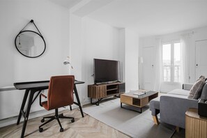 Télévision, chaîne hi-fi