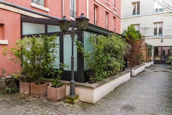 Exterior detail - Blueground | Bastille, washer, nr Opéra & park (Paris)