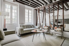 Télévision, chaîne hi-fi