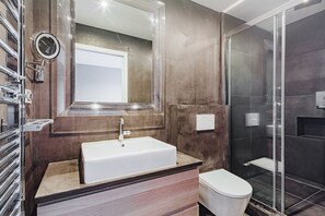 Hårtork och handdukar